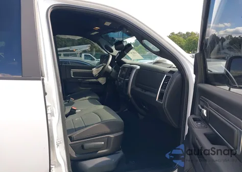 2022 Ram 1500 Classic Warlock 4X4 5'7 Box z USA, uszkodzony, nr VIN 1C6RR7LT0NS220589